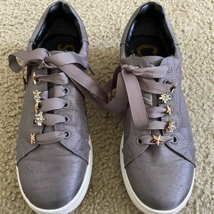 Grey shoes with jewels
